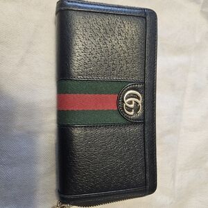 Gucci Black Wallet with Green and Red Stripe Zip Around